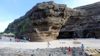 Hang Câu, một tuyệt phẩm trời ban cho biển Lý Sơn - Quảng Ngãi