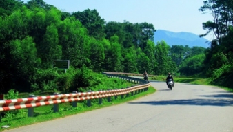 VƯỢT NGÀN DẶM XA XÔI DU NGOẠN ĐÈO VI Ô LẮC QUANH CO 