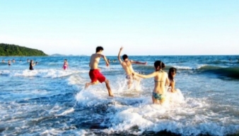 Xử lý sứa đốt, chuột rút khi tắm biển mùa hè