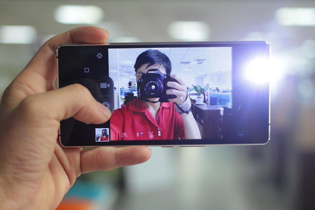 Quang-Ngai-Tourist-Selfie-du-lich
