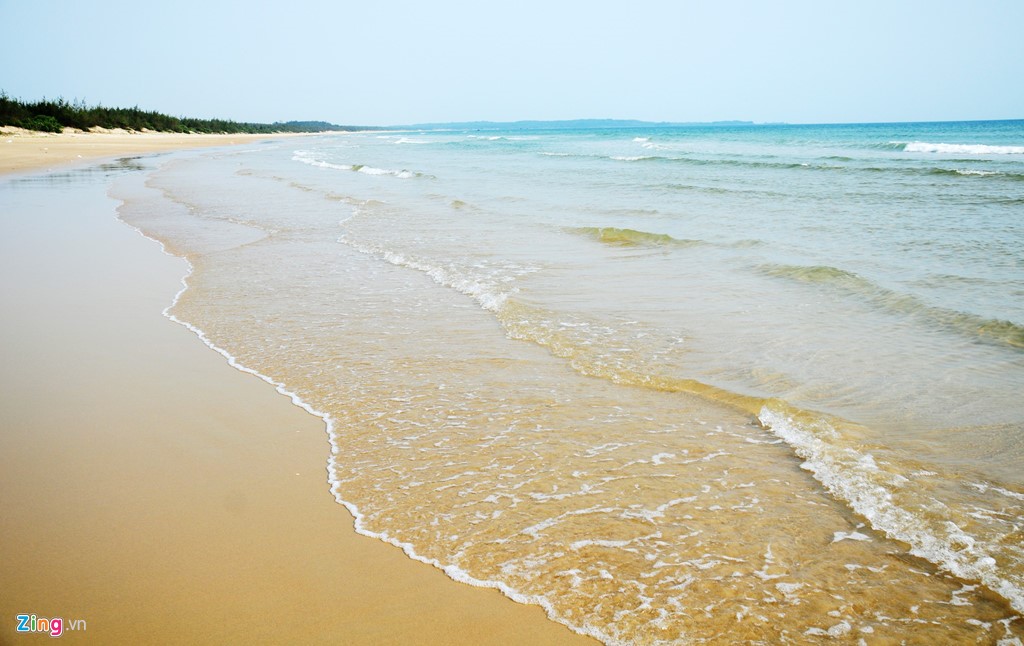 Bãi biển Bình Châu dài hút tầm mắt- ảnh zing.vn