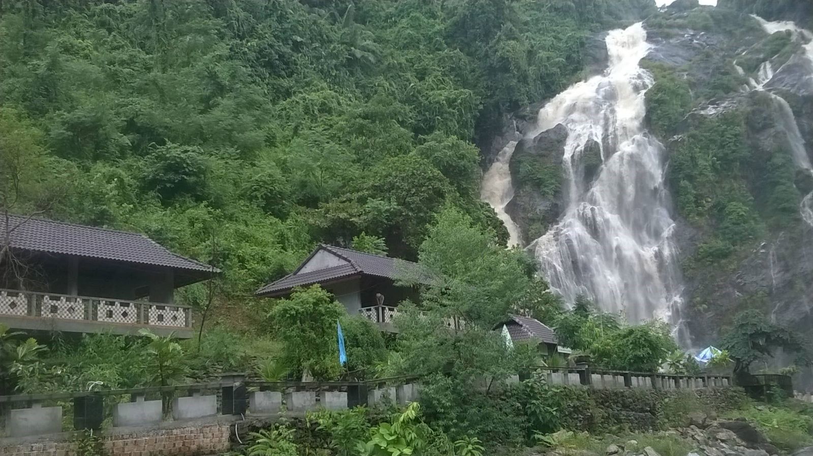 Khu du lịch Thác trắng Minh Long – Quảng Ngãi