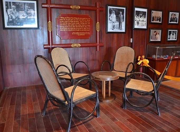 Một góc phòng trưng bày kỉ vật tại khu lưu niệm cố Thủ tướng Phạm Văn Đồng